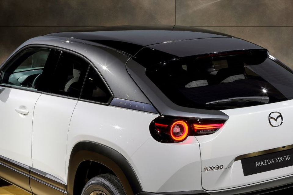Mazda chính thức ra mắt mẫu xe chạy điện đầu tiên MX-30 - 12 Mazda chính thức ra mắt mẫu xe chạy điện đầu tiên MX-30 - 12
