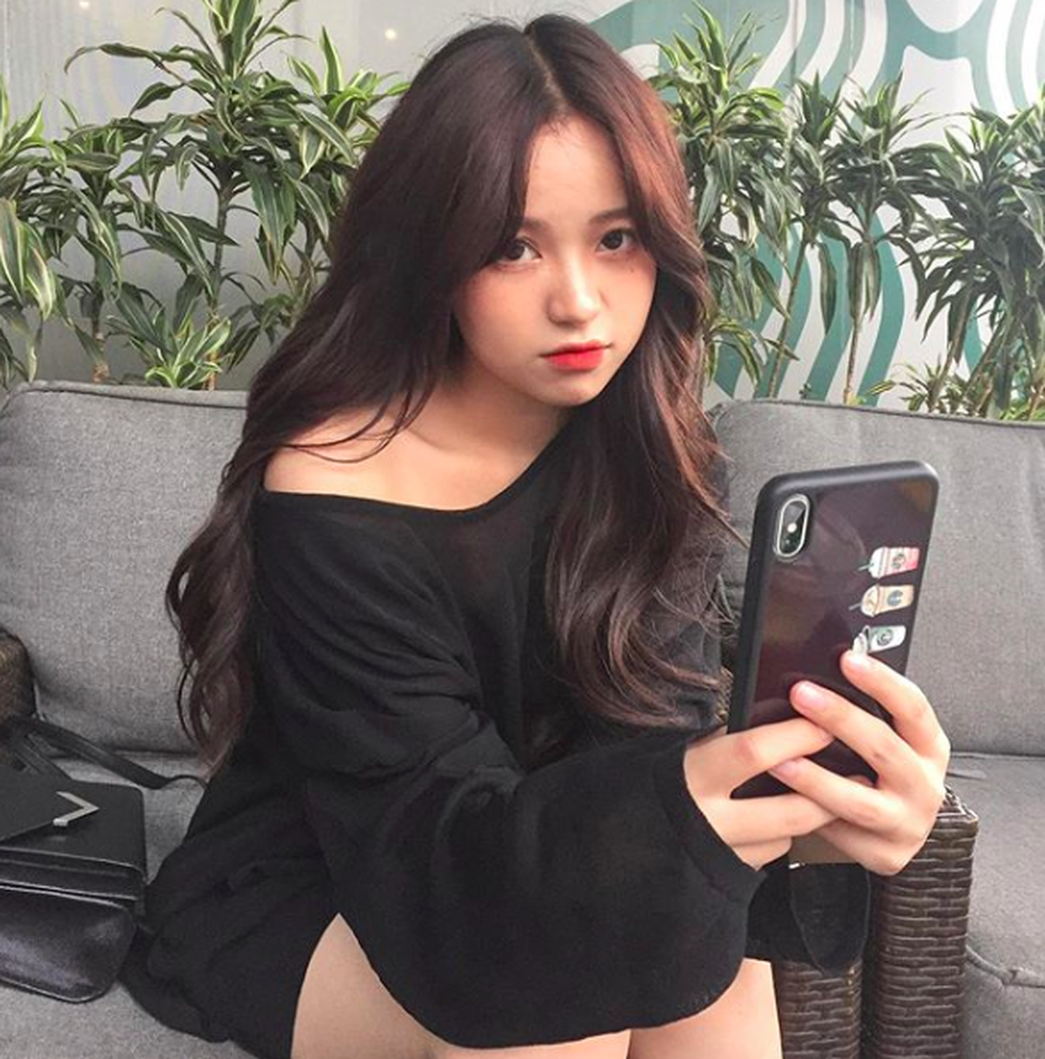 Fans xôn xao tin đồn tuyển thủ Quang Hải có bạn gái mới - 8 Fans xôn xao tin đồn tuyển thủ Quang Hải có bạn gái mới - 8