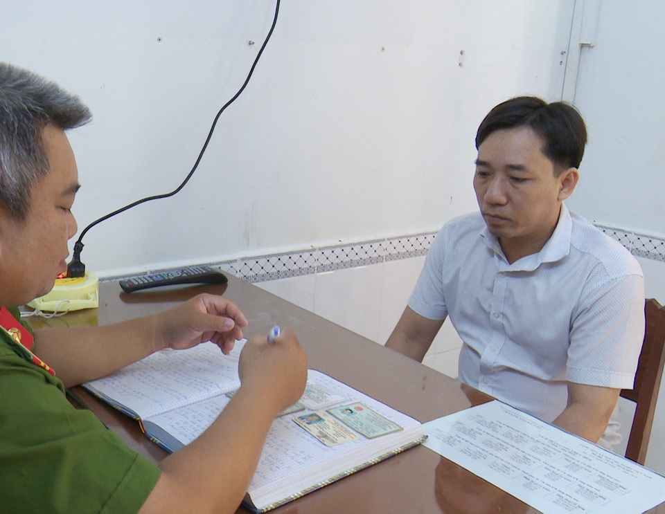 Bắt thủ quỹ “ém” tiền lương giáo viên rồi bỏ trốn suốt 9 năm qua - 1 Bắt thủ quỹ “ém” tiền lương giáo viên rồi bỏ trốn suốt 9 năm qua - 1