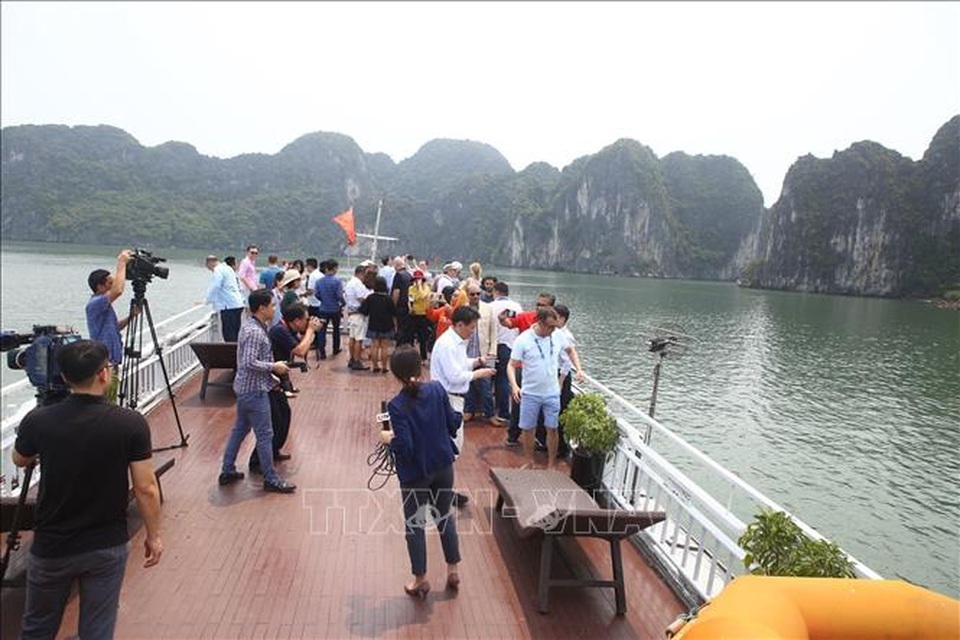 Quảng Ninh lên tiếng về Đề án điều chỉnh phí “gây sốc” tại Vịnh Hạ Long - 2 Quảng Ninh lên tiếng về Đề án điều chỉnh phí “gây sốc” tại Vịnh Hạ Long - 2