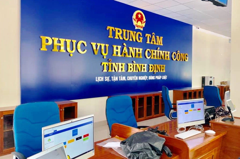 Tạm dừng công việc với cán bộ bị tố ứng xử “chưa chuẩn”, gây phiền cho dân - 1 Tạm dừng công việc với cán bộ bị tố ứng xử “chưa chuẩn”, gây phiền cho dân - 1