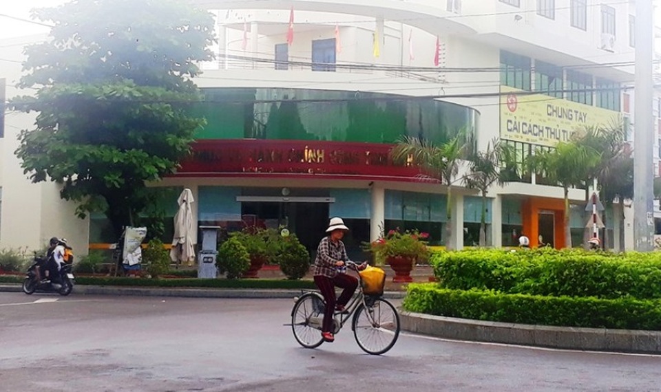 Kiểm điểm rút kinh nghiệm cán bộ ứng xử “không chuẩn”, gây phiền cho dân - 1 Kiểm điểm rút kinh nghiệm cán bộ ứng xử “không chuẩn”, gây phiền cho dân - 1