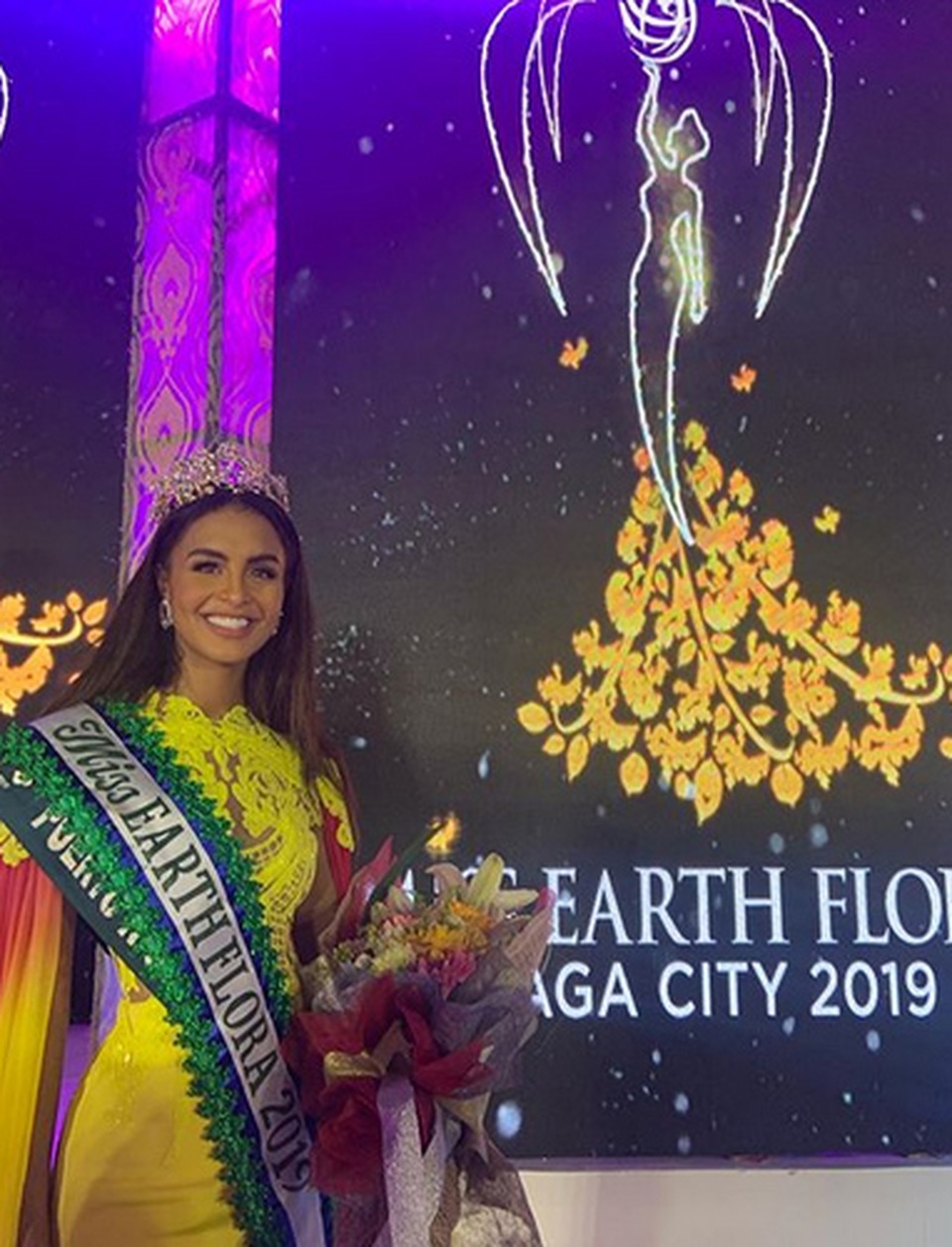 Vẻ đẹp bốc lửa của tân hoa hậu trái đất - 6