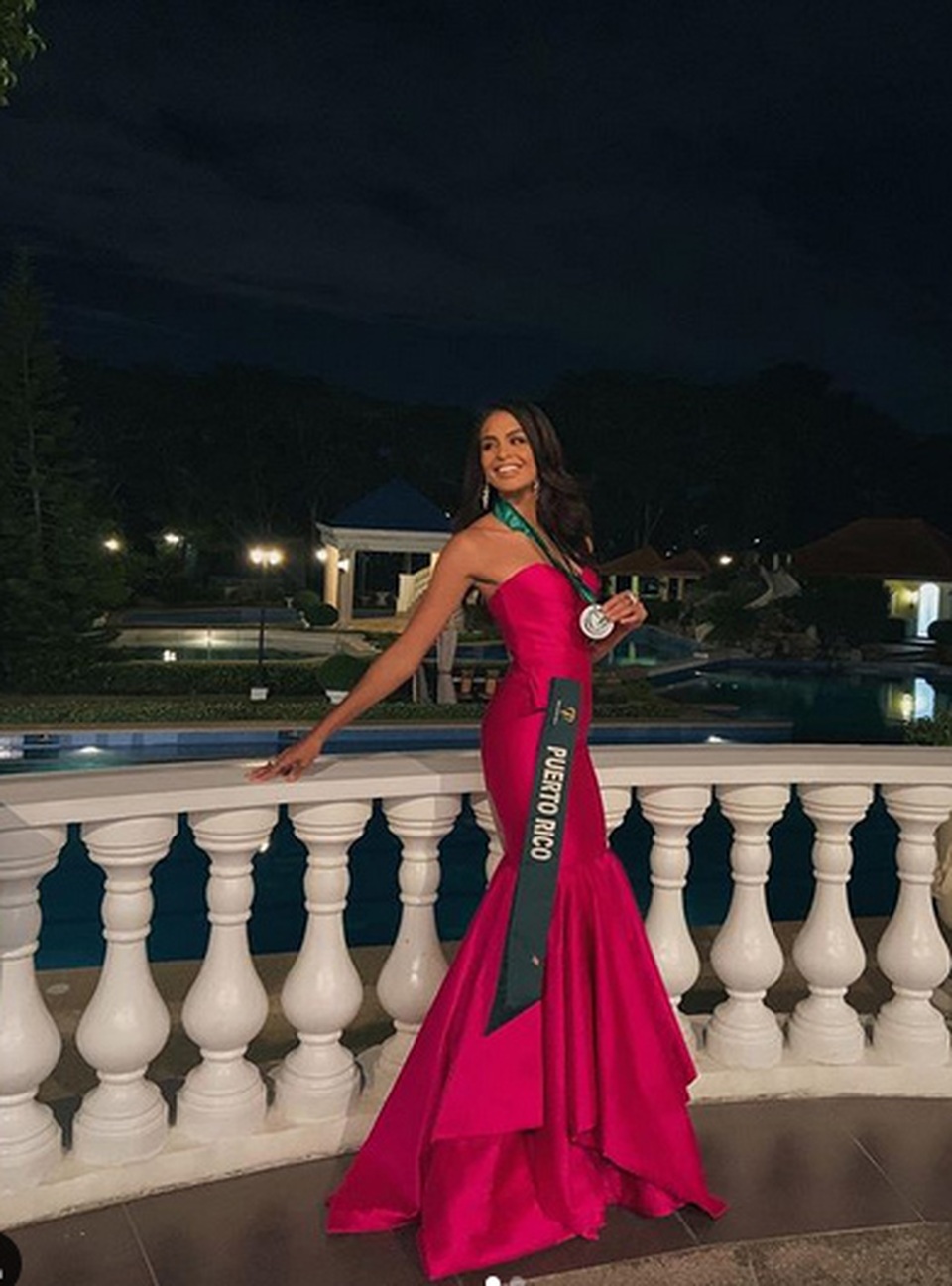 Vẻ đẹp bốc lửa của tân hoa hậu trái đất - 8