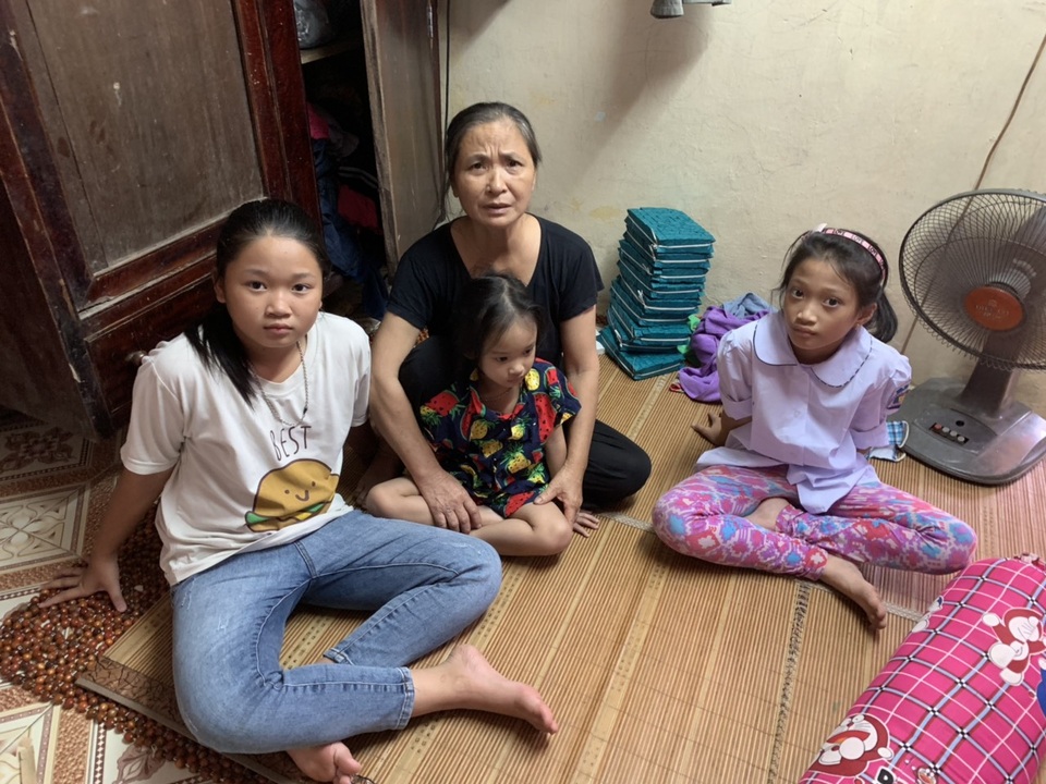 Ba chị em bé gái lớn lên trong vòng tay yêu thương của bạn đọc Dân trí - 7 Ba chị em bé gái lớn lên trong vòng tay yêu thương của bạn đọc Dân trí - 7
