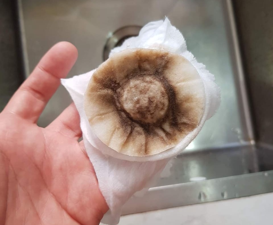 Nước sông Đà được thông báo an toàn, người Hà Nội vẫn đổ xô mua nước đóng chai về dùng - 2 Nước sông Đà được thông báo an toàn, người Hà Nội vẫn đổ xô mua nước đóng chai về dùng - 2