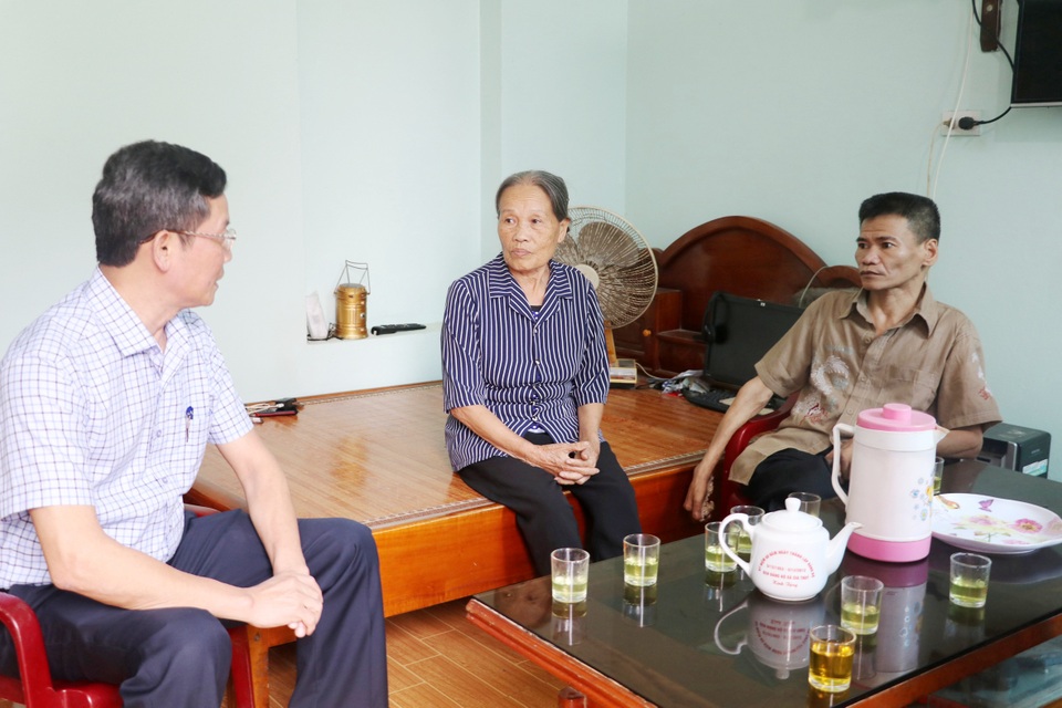 Thăm người đàn ông mang bệnh “người cây” ở Ninh Bình - 3 Thăm người đàn ông mang bệnh “người cây” ở Ninh Bình - 3