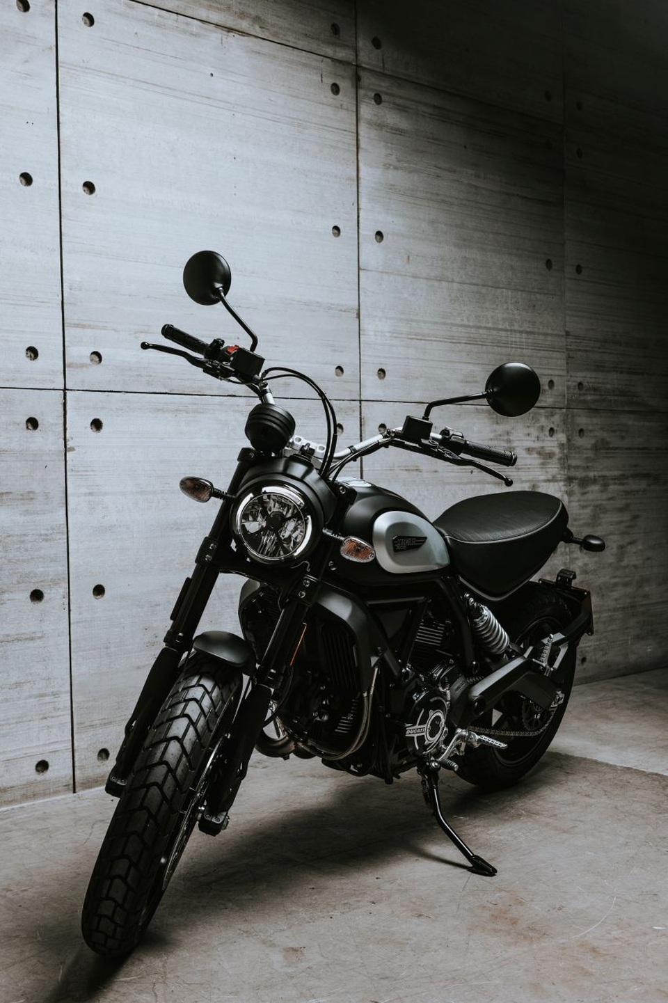 Ducati chỉ làm mới Scrambler bằng phiên bản Icon Dark cho năm 2020 - 2 Ducati chỉ làm mới Scrambler bằng phiên bản Icon Dark cho năm 2020 - 2