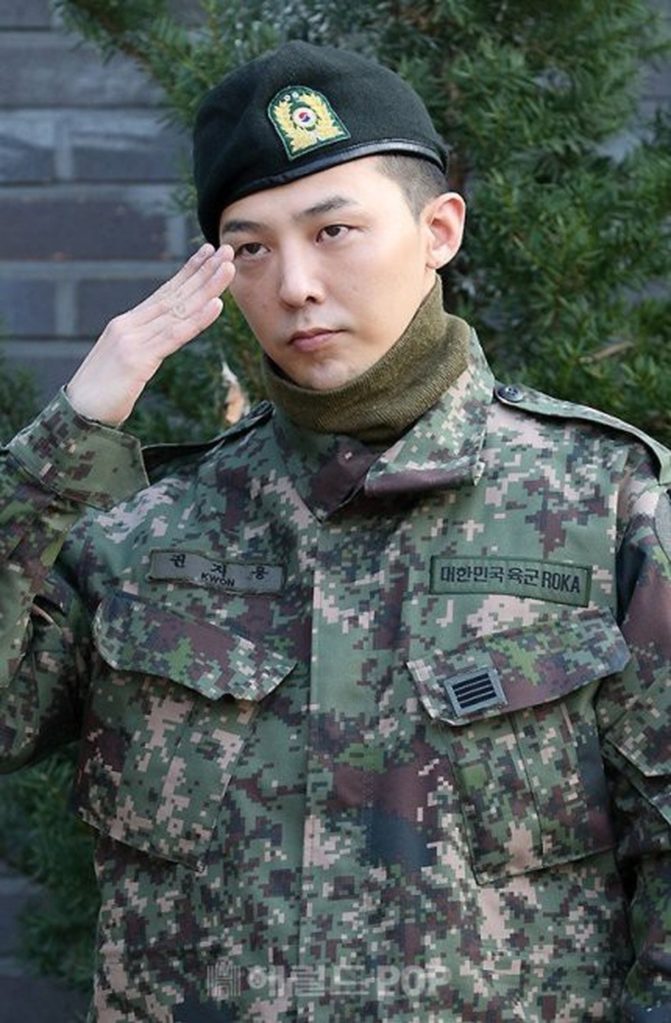 3 nghìn fan đón G-Dragon xuất ngũ - 7