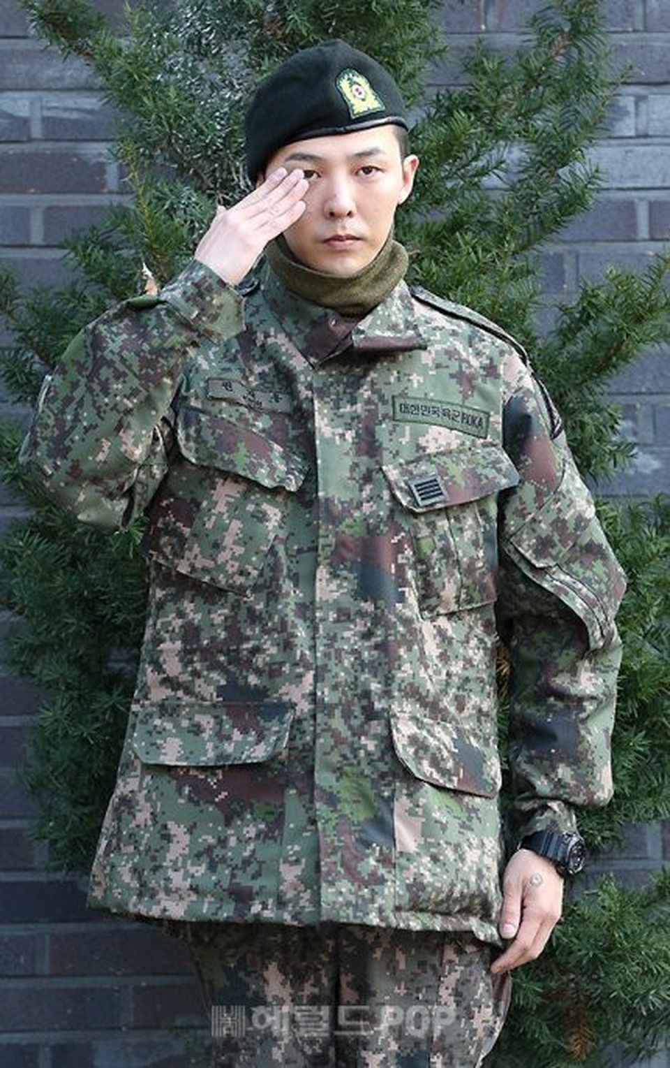 3 nghìn fan đón G-Dragon xuất ngũ - 6