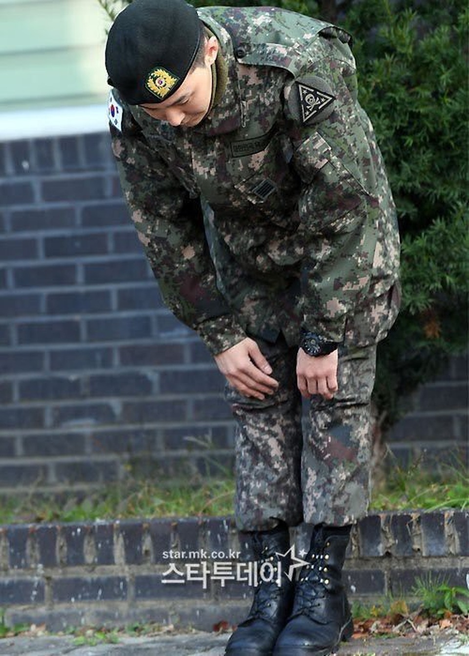 3 nghìn fan đón G-Dragon xuất ngũ - 4