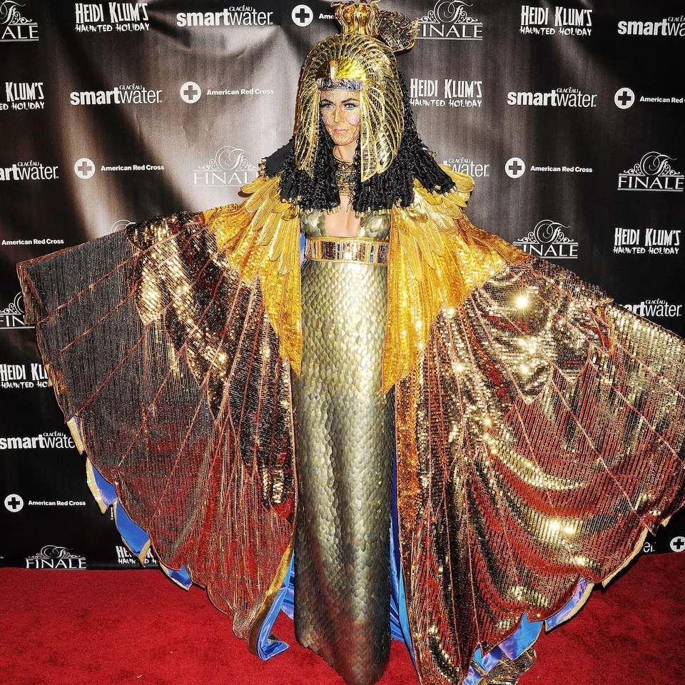 Những màn hóa trang Halloween siêu ấn tượng của của Heidi Klum - 6 Những màn hóa trang Halloween siêu ấn tượng của của Heidi Klum - 6