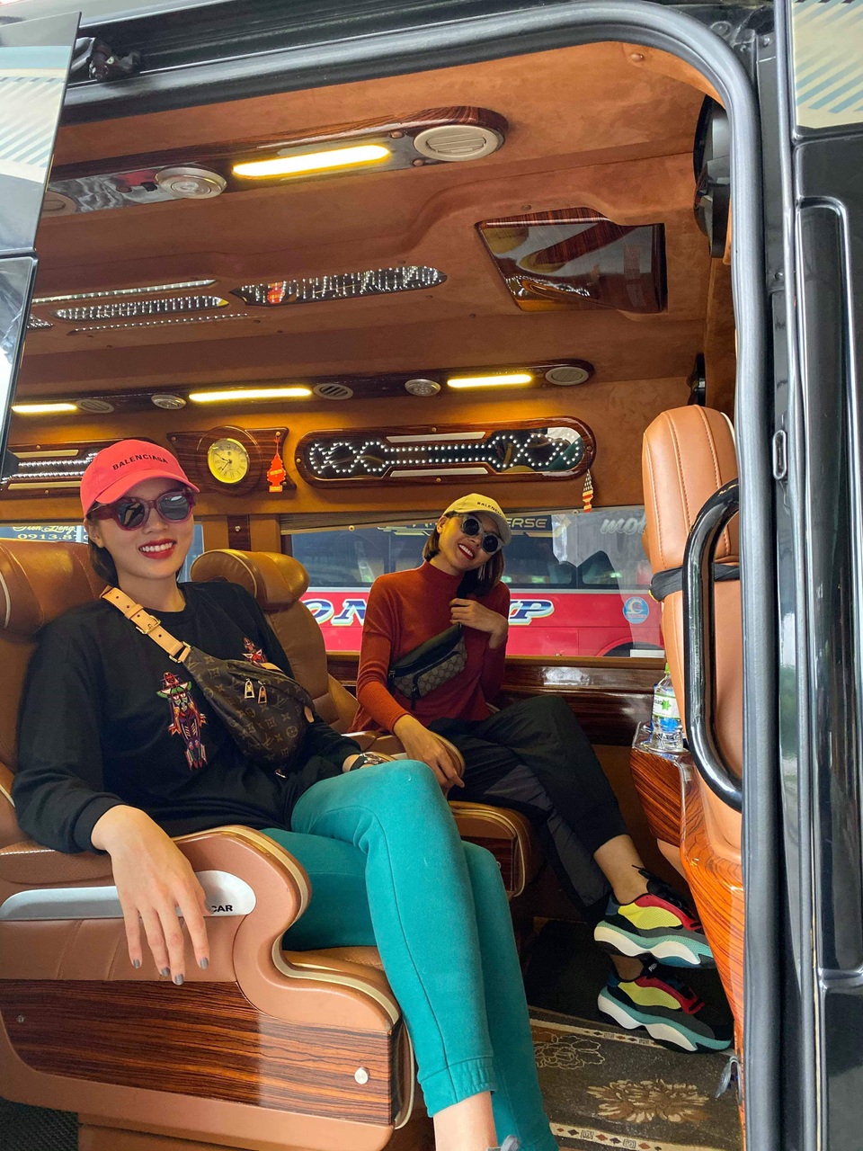 Kỳ Duyên - Minh Triệu quấn quýt không rời trên đường tới Sa Pa - 1 Kỳ Duyên - Minh Triệu quấn quýt không rời trên đường tới Sa Pa - 1