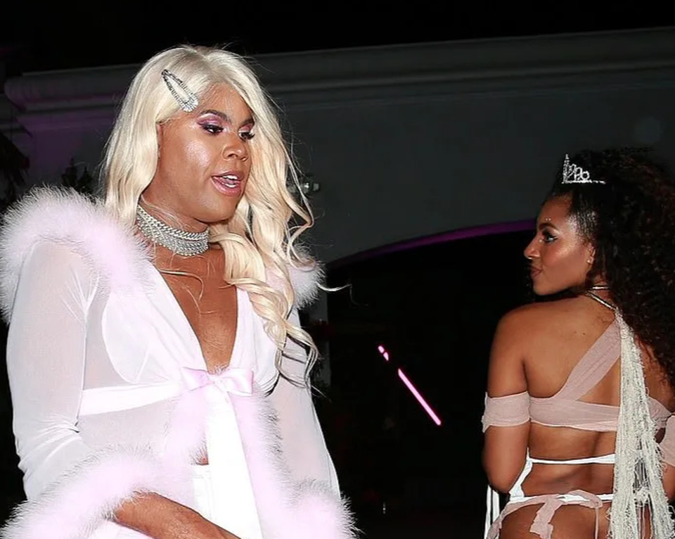 Dàn người đẹp mặc táo bạo tại tiệc Halloween của Paris Hilton - 10