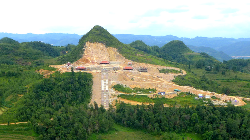 Bộ Văn hoá lên tiếng về việc xẻ núi xây khu văn hóa tâm linh gần di tích Cột cờ Lũng Cú - 1