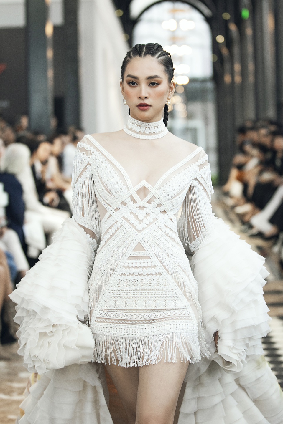 Hoa hậu Tiểu Vy, người đẹp Vũ Ngọc Anh catwalk xuất thần giữa Sapa giá lạnh - 5 Hoa hậu Tiểu Vy, người đẹp Vũ Ngọc Anh catwalk xuất thần giữa Sapa giá lạnh - 5