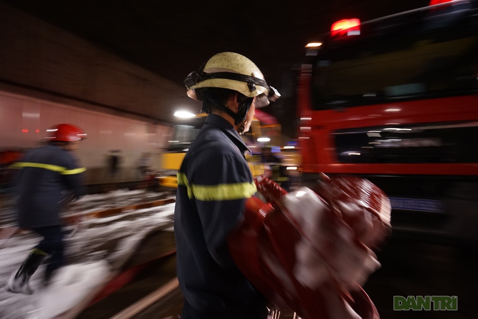 Gay cấn màn diễn tập cứu nạn bên trong hầm vượt sông Sài Gòn - 12 Gay cấn màn diễn tập cứu nạn bên trong hầm vượt sông Sài Gòn - 12