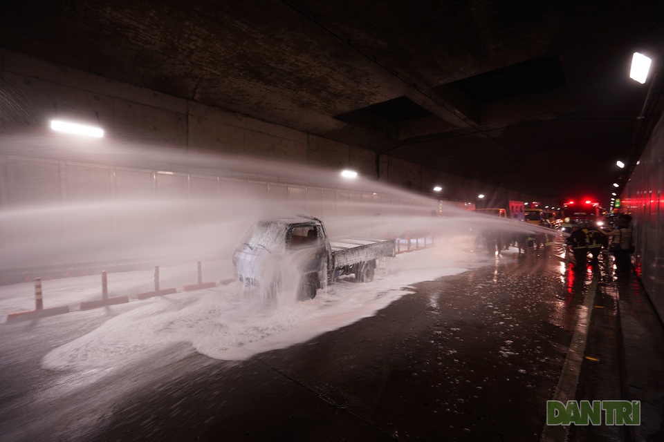 Gay cấn màn diễn tập cứu nạn bên trong hầm vượt sông Sài Gòn - 9 Gay cấn màn diễn tập cứu nạn bên trong hầm vượt sông Sài Gòn - 9