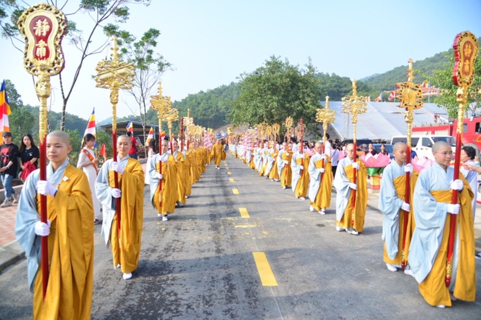 Học viện Phật giáo Việt Nam trao tặng Quỹ Khuyến học Việt Nam 100 triệu đồng - 4 Học viện Phật giáo Việt Nam trao tặng Quỹ Khuyến học Việt Nam 100 triệu đồng - 4