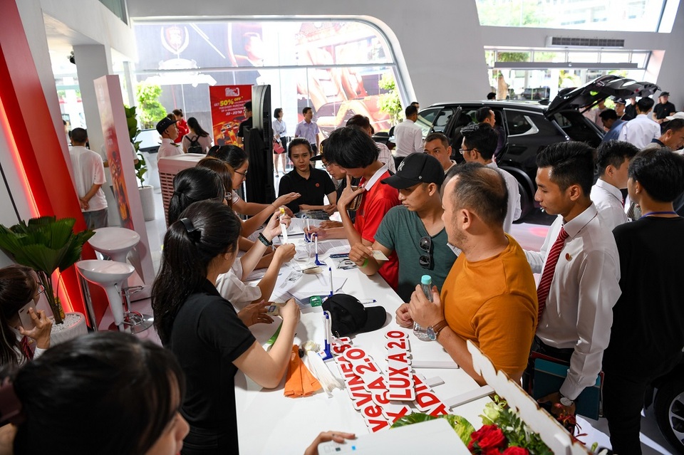 Giải mã ‘hiện tượng’ VinFast tại Vietnam Motor Show 2019 - 10 Giải mã ‘hiện tượng’ VinFast tại Vietnam Motor Show 2019 - 10