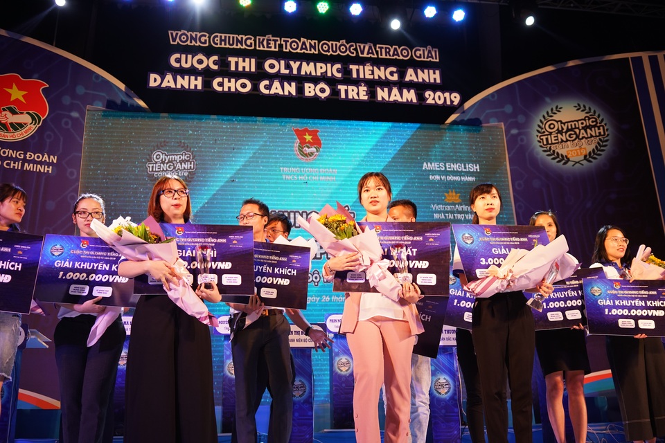Nữ chiến sĩ công an Hà Tĩnh giành giải Nhất cuộc thi Olympic Tiếng Anh cán bộ trẻ - 2 Nữ chiến sĩ công an Hà Tĩnh giành giải Nhất cuộc thi Olympic Tiếng Anh cán bộ trẻ - 2