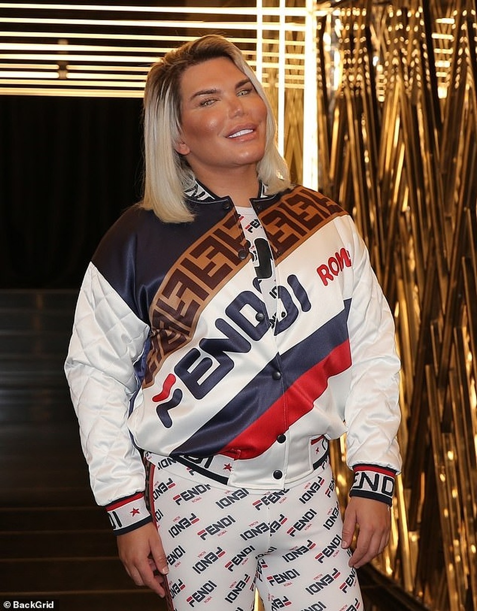 Búp bê Ken Rodrigo Alves tiếp tục phẫu thuật thẩm mỹ - 4 Búp bê Ken Rodrigo Alves tiếp tục phẫu thuật thẩm mỹ - 4