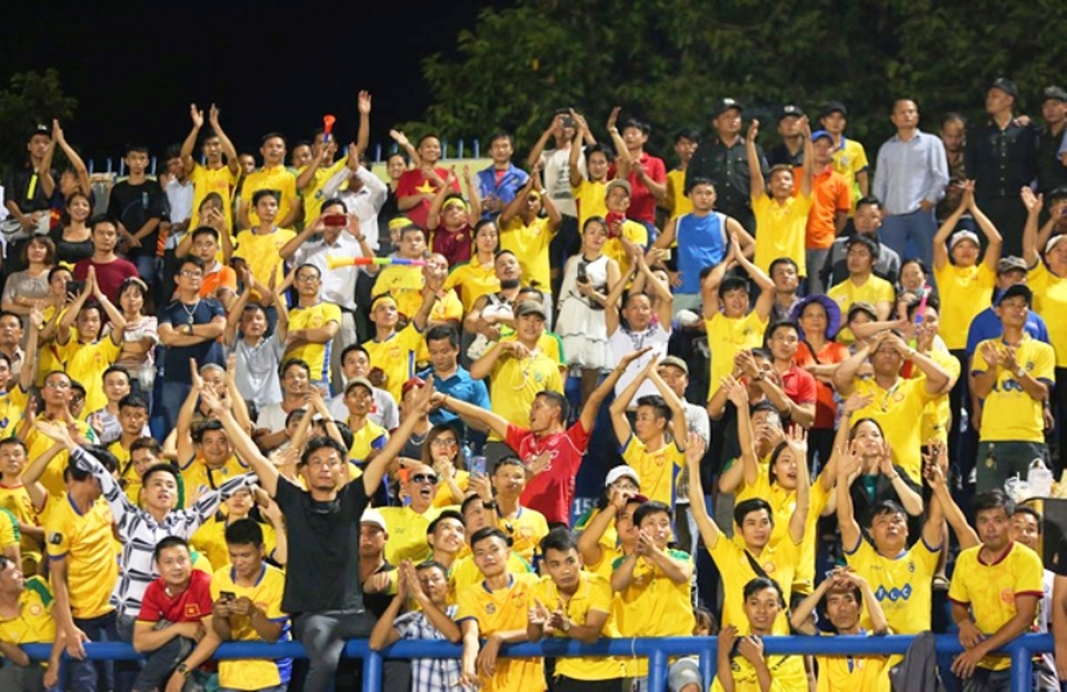 Cổ động viên xứ Thanh lên kế hoạch “tiếp lửa” cho đội nhà trong trận play-off - 2