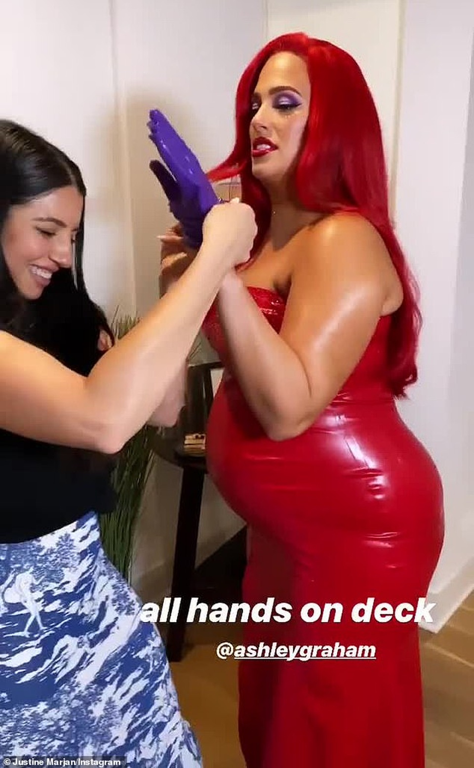 Ashley Graham bế bụng bầu đi dự tiệc hóa trang - 1 Ashley Graham bế bụng bầu đi dự tiệc hóa trang - 1