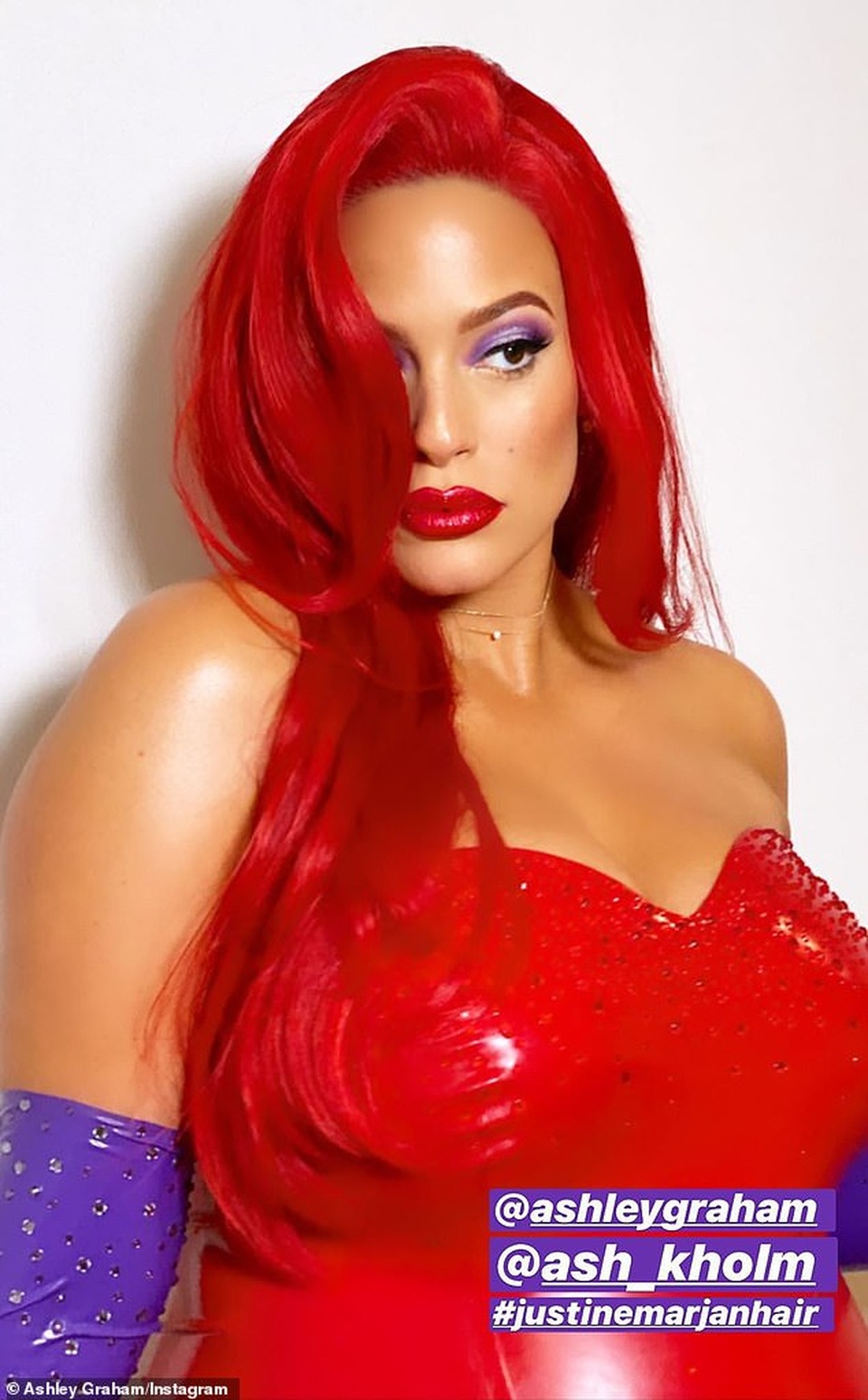 Ashley Graham bế bụng bầu đi dự tiệc hóa trang - 6 Ashley Graham bế bụng bầu đi dự tiệc hóa trang - 6