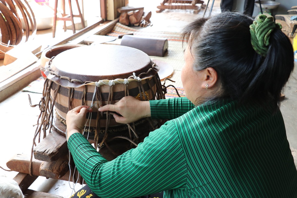 Nghệ nhân nghề trống thu nhập nửa tỉ đồng mỗi năm - 2 Nghệ nhân nghề trống thu nhập nửa tỉ đồng mỗi năm - 2