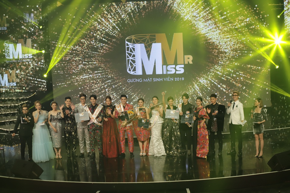 Sinh viên khối trường kinh tế đăng quang “Mr Miss 2019” - 2 Sinh viên khối trường kinh tế đăng quang “Mr Miss 2019” - 2