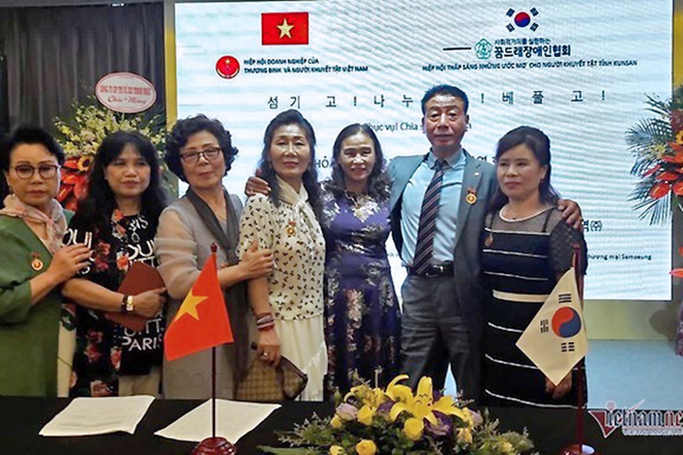 Bà chủ khuyết tật giành 120 huy chương, mở xưởng gỗ cho người nghèo - 5 Bà chủ khuyết tật giành 120 huy chương, mở xưởng gỗ cho người nghèo - 5