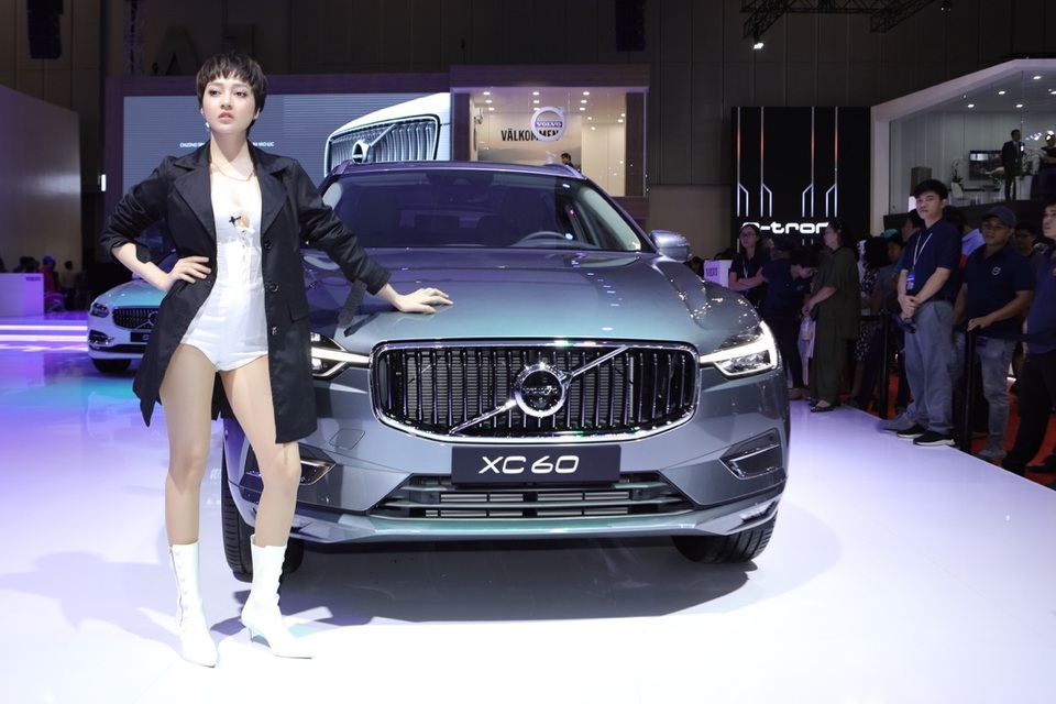 Bảo Anh cá tính với tóc pixie bên xe sang 3 tỷ đồng đến từ Thụy Điển - 2 Bảo Anh cá tính với tóc pixie bên xe sang 3 tỷ đồng đến từ Thụy Điển - 2