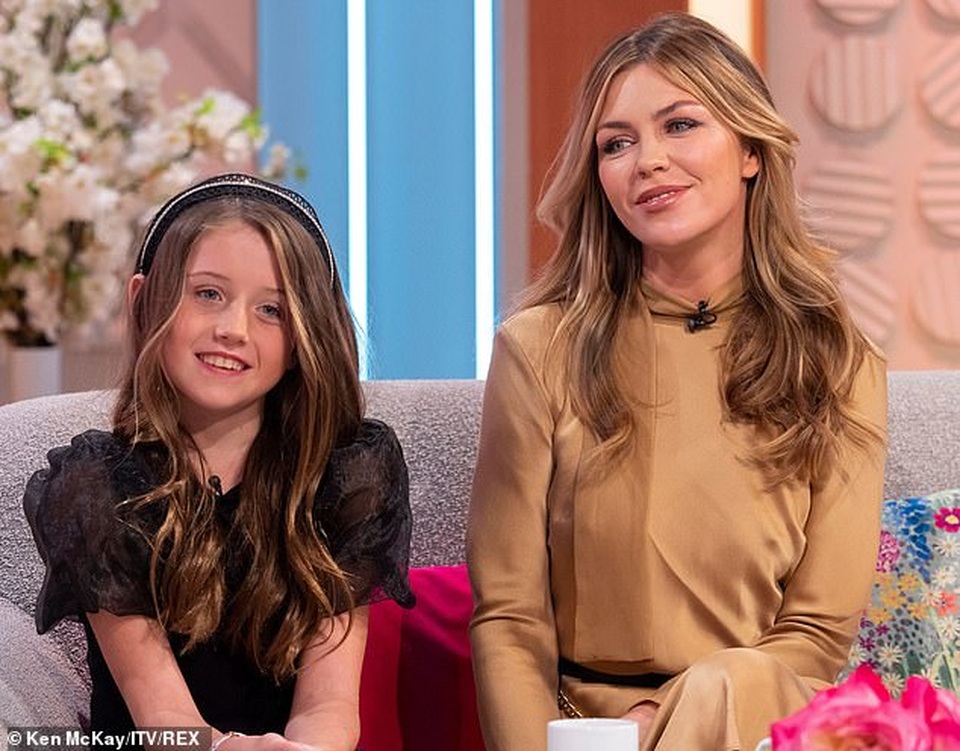 Fans ngưỡng mộ thân hình quyến rũ của siêu mẫu Abbey Clancy - 6 Fans ngưỡng mộ thân hình quyến rũ của siêu mẫu Abbey Clancy - 6