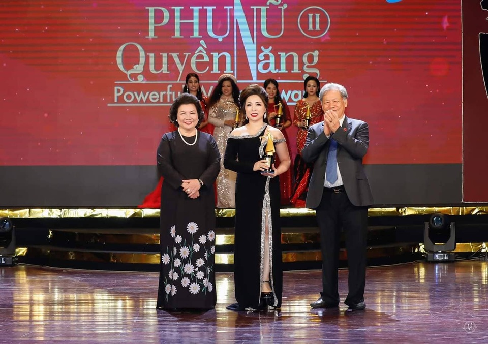 CEO Khuất Ánh Tuyết và chặng đường trải đầy gai - hoa hồng - 2 CEO Khuất Ánh Tuyết và chặng đường trải đầy gai - hoa hồng - 2