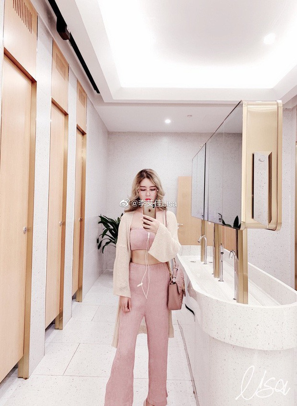 Choáng váng với những căn nhà trọ bẩn như bãi rác khiến chủ nhà sốc nặng - 4 Choáng váng với những căn nhà trọ bẩn như bãi rác khiến chủ nhà sốc nặng - 4