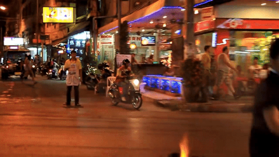 Món rau muống xào tỏi “diễn xiếc” bay vèo sang đường - 4 Món rau muống xào tỏi “diễn xiếc” bay vèo sang đường - 4