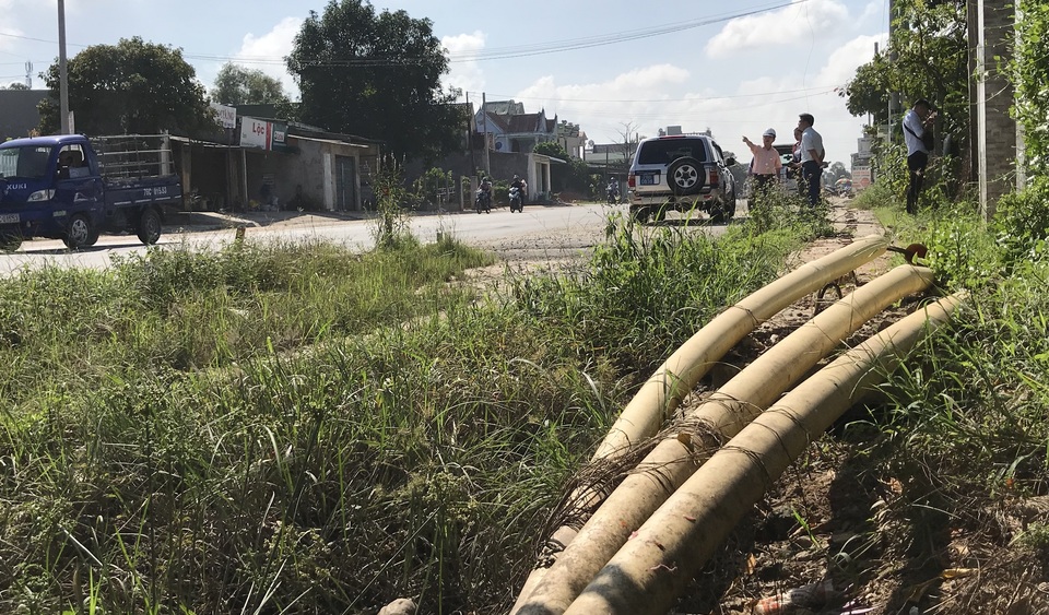 Quốc lộ 1A, 3 năm thi công, 6 lần gia hạn vẫn nham nhở chắp vá - 2 Quốc lộ 1A, 3 năm thi công, 6 lần gia hạn vẫn nham nhở chắp vá - 2