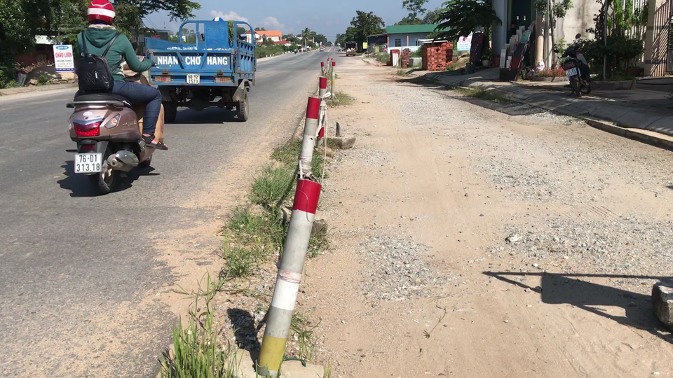 Quốc lộ 1A, 3 năm thi công, 6 lần gia hạn vẫn nham nhở chắp vá - 3 Quốc lộ 1A, 3 năm thi công, 6 lần gia hạn vẫn nham nhở chắp vá - 3