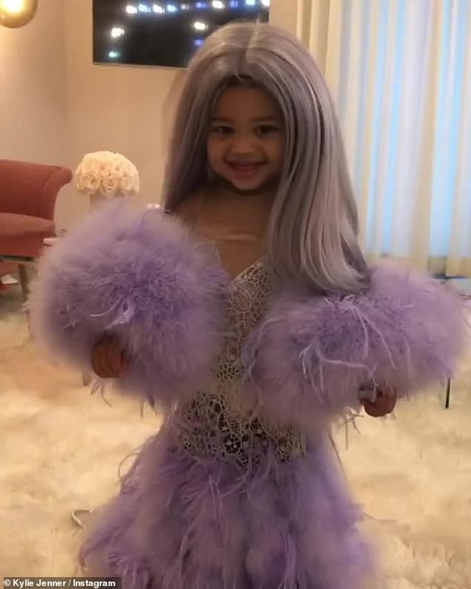 Con gái Kylie Jenner làm bản sao nhí đáng yêu của mẹ - 4 Con gái Kylie Jenner làm bản sao nhí đáng yêu của mẹ - 4