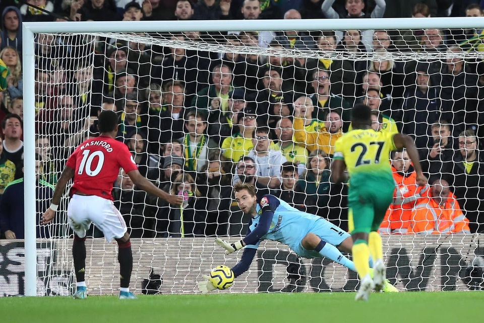 Những khoảnh khắc thắng tưng bừng của Man Utd trên sân Norwich - 9 Những khoảnh khắc thắng tưng bừng của Man Utd trên sân Norwich - 9