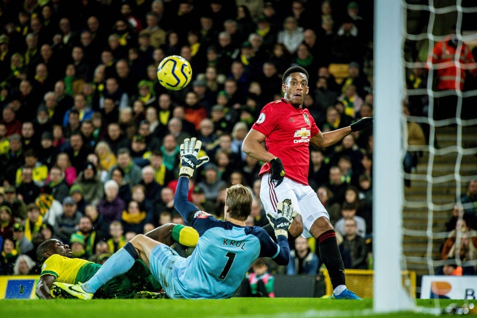 Những khoảnh khắc thắng tưng bừng của Man Utd trên sân Norwich - 16 Những khoảnh khắc thắng tưng bừng của Man Utd trên sân Norwich - 16
