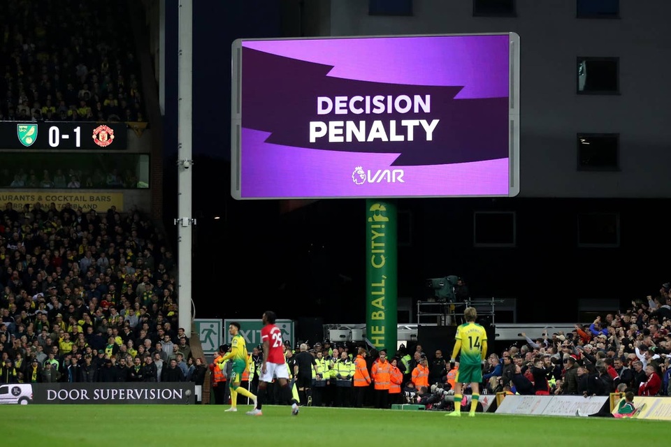Những khoảnh khắc thắng tưng bừng của Man Utd trên sân Norwich - 8 Những khoảnh khắc thắng tưng bừng của Man Utd trên sân Norwich - 8