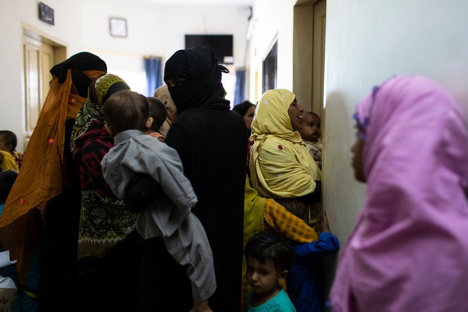 Chấn động 900 trẻ Pakistan nhiễm HIV nghi do bác sĩ tái sử dụng ống tiêm - 1 Chấn động 900 trẻ Pakistan nhiễm HIV nghi do bác sĩ tái sử dụng ống tiêm - 1