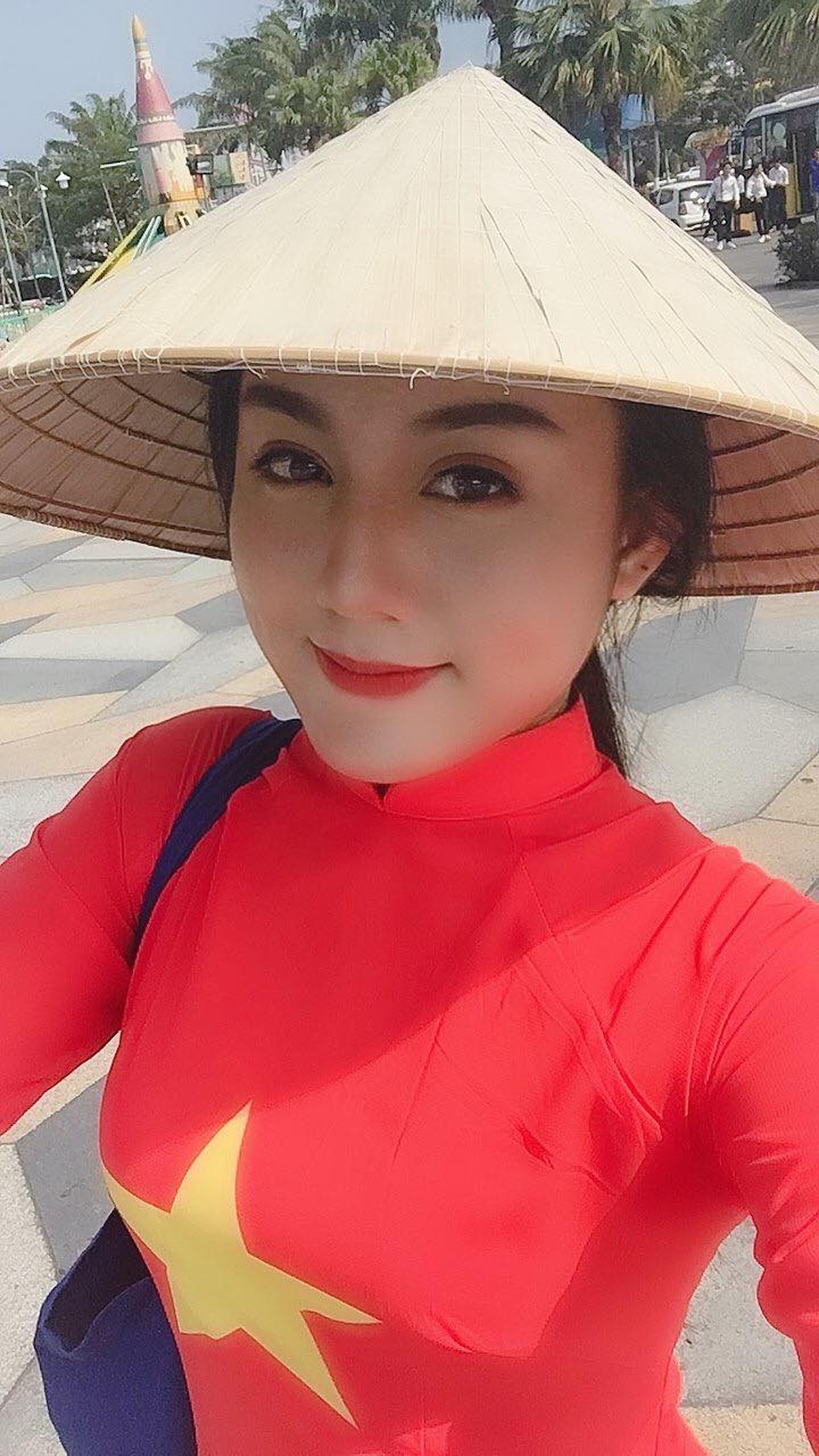 Nữ sinh Đà Nẵng 17 tuổi được khen xinh giống Địch Lệ Nhiệt Ba - 4 Nữ sinh Đà Nẵng 17 tuổi được khen xinh giống Địch Lệ Nhiệt Ba - 4