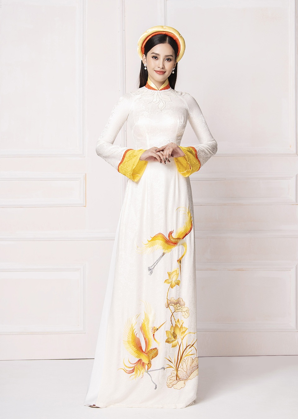 Hoa hậu Tiểu Vy e ấp trong trang phục áo dài cô dâu - 6 Hoa hậu Tiểu Vy e ấp trong trang phục áo dài cô dâu - 6