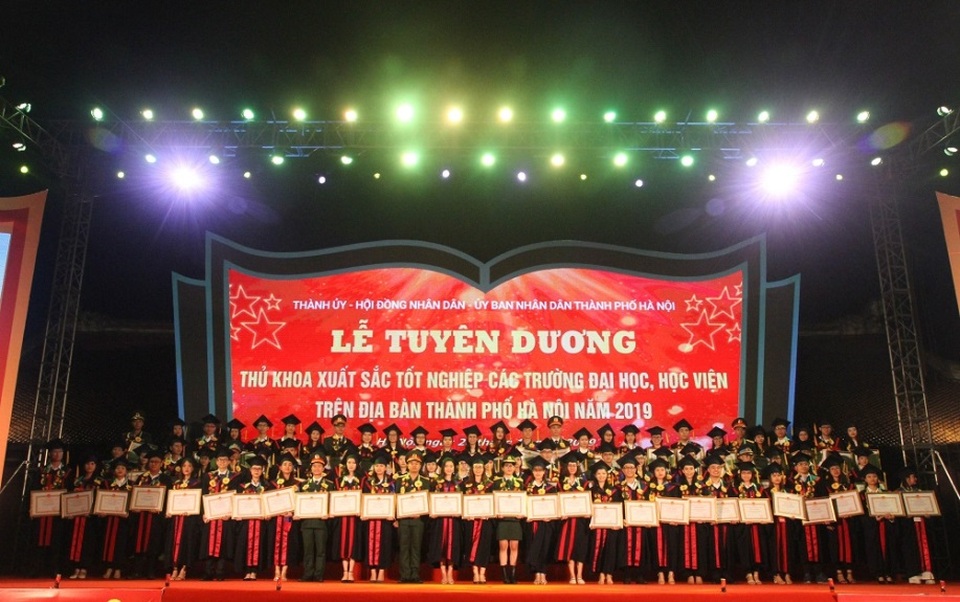 Hà Nội: Vinh danh 86 thủ khoa tốt nghiệp xuất sắc năm 2019 - 5 Hà Nội: Vinh danh 86 thủ khoa tốt nghiệp xuất sắc năm 2019 - 5