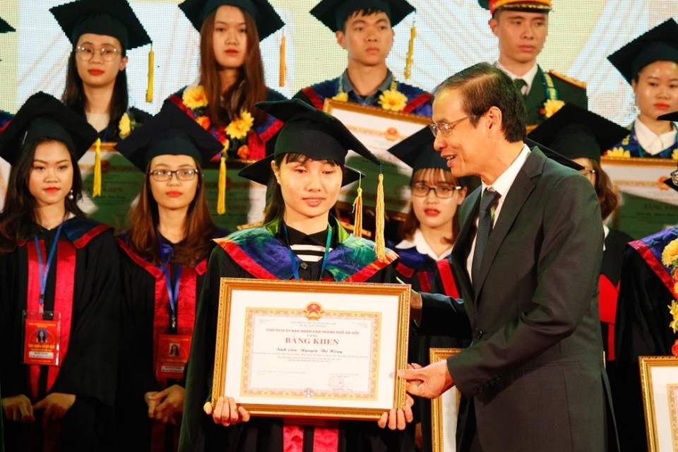 Hà Nội: Vinh danh 86 thủ khoa tốt nghiệp xuất sắc năm 2019 - 7 Hà Nội: Vinh danh 86 thủ khoa tốt nghiệp xuất sắc năm 2019 - 7