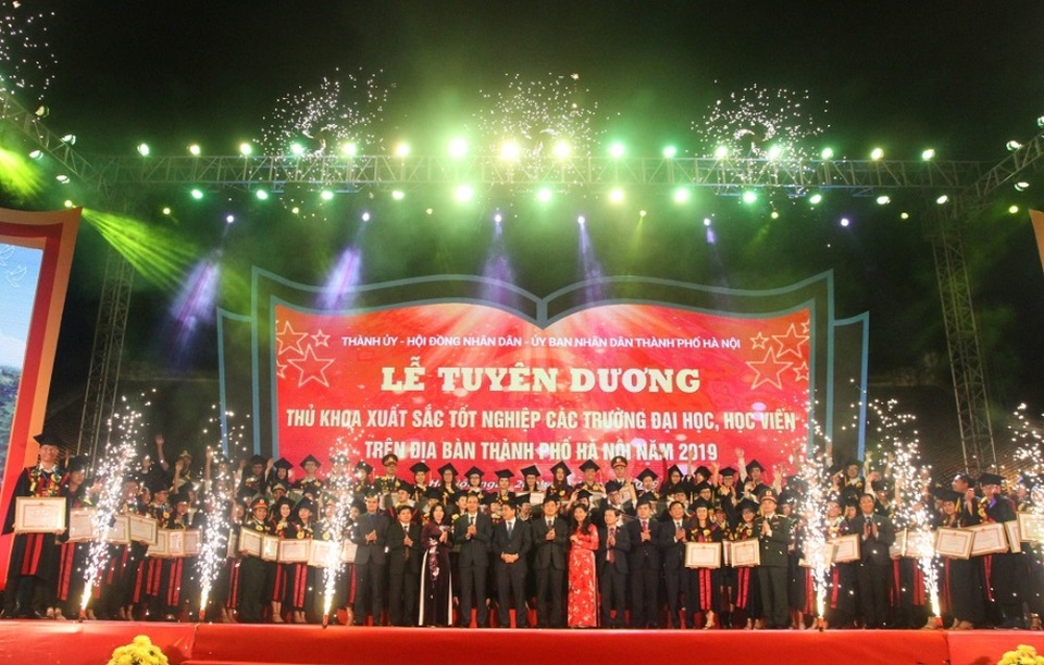 Hà Nội: Vinh danh 86 thủ khoa tốt nghiệp xuất sắc năm 2019 - 8 Hà Nội: Vinh danh 86 thủ khoa tốt nghiệp xuất sắc năm 2019 - 8