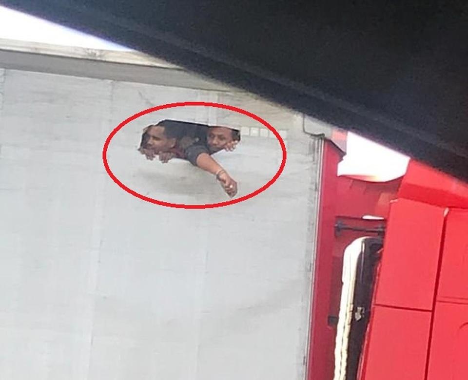 Ký ức ám ảnh của người đàn ông phải ngủ rừng, nhảy container 3 lần đi lậu vào Anh - 3 Ký ức ám ảnh của người đàn ông phải ngủ rừng, nhảy container 3 lần đi lậu vào Anh - 3